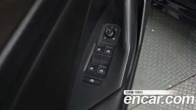 Volkswagen Jetta 2021 — Photo 28/32