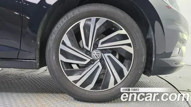 Volkswagen Jetta 2021 — Photo 22/32