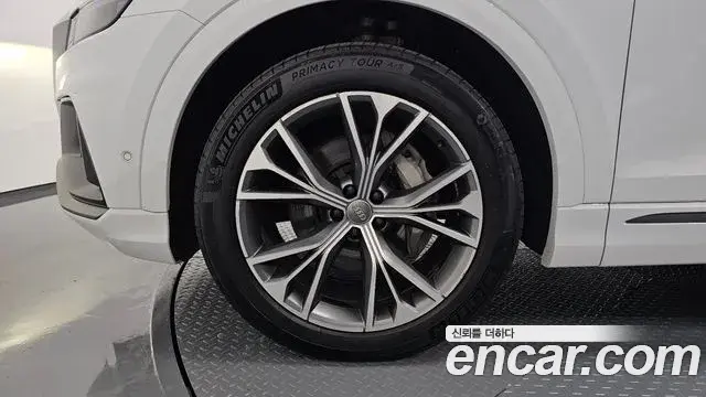 Audi Q8 2021 — ფოტო 1/20