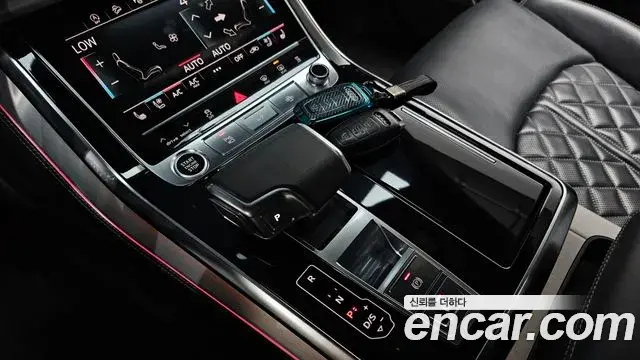 Audi Q8 2021 — ფოტო 18/20
