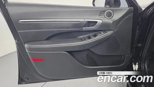 Hyundai Sonata Hybrid 2022 — Photo 25/34