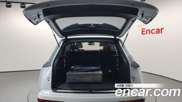 Audi Q7 2023 — Photo 9/38