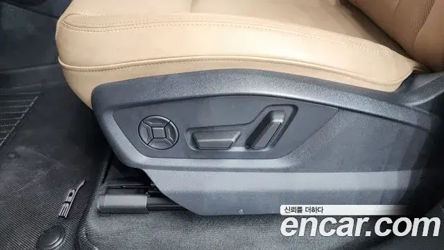 Audi Q7 2023 — Photo 7/38
