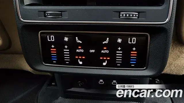 Audi Q7 2023 — Photo 19/38