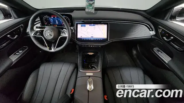 Mercedes-Benz E-Class 2025 — Фото 7/20