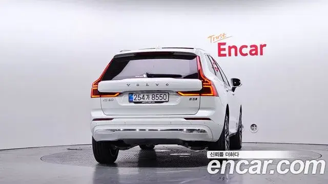 Volvo XC60 2026 — Photo 32/35