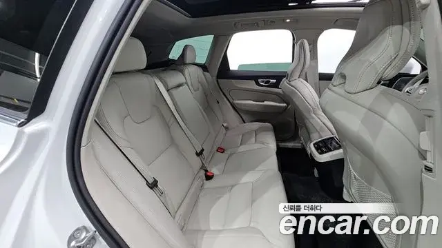 Volvo XC60 2026 — Photo 10/35