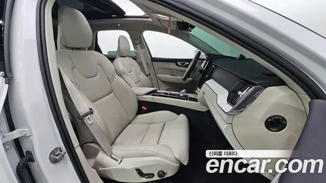 Volvo XC60 2026 — Photo 25/35