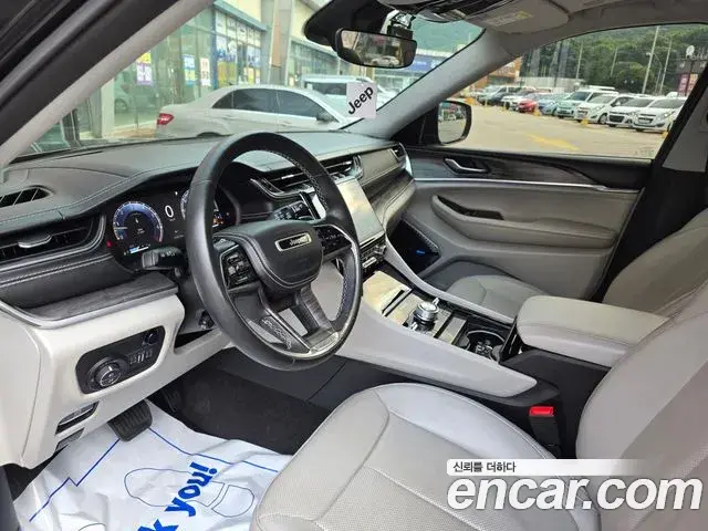 Jeep Grand Cherokee 2021 — Фото 7/20