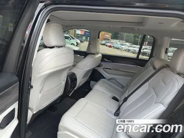 Jeep Grand Cherokee 2021 — Фото 11/20