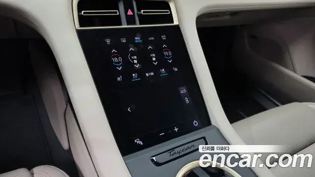 Porsche Taycan 2024 — Photo 25/37