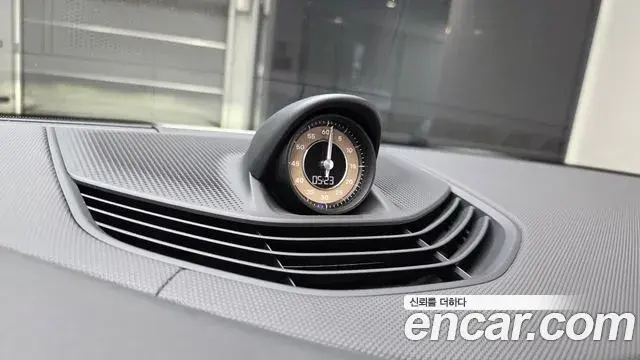 Porsche Taycan 2024 — Photo 23/37