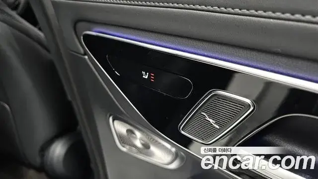 Mercedes-Benz GLC-Class 2025 — Photo 15/31