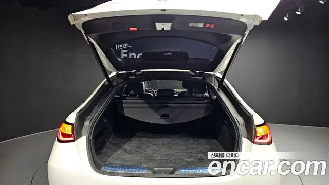 Mercedes-Benz GLC-Class 2025 — Photo 16/31