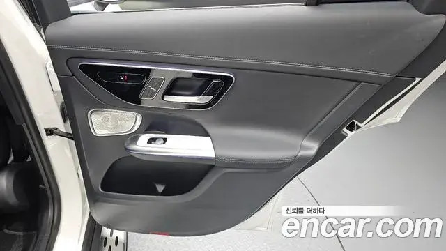 Mercedes-Benz GLC-Class 2025 — Photo 17/31