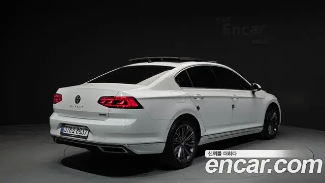 Volkswagen Passat GT 2022 — Şəkil 24/33