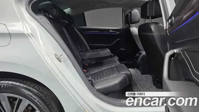 Volkswagen Passat GT 2022 — Şəkil 8/33