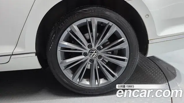 Volkswagen Passat GT 2022 — Şəkil 21/33