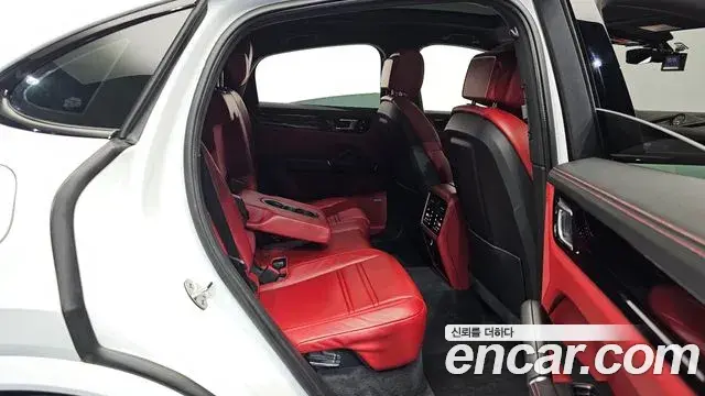 Porsche Cayenne 2020 — Фото 11/20