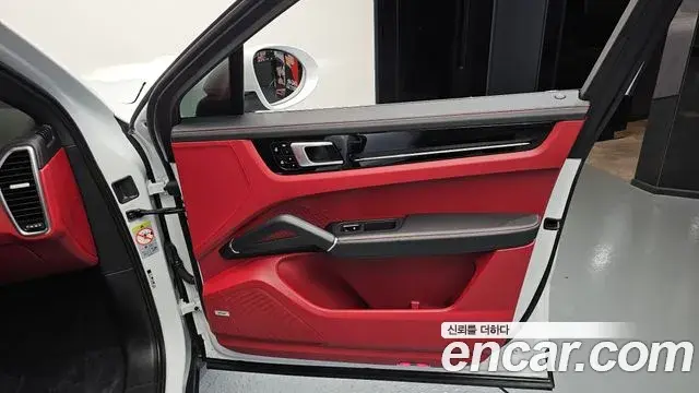 Porsche Cayenne 2020 — Şəkil 35/37
