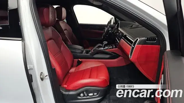 Porsche Cayenne 2020 — Şəkil 25/37
