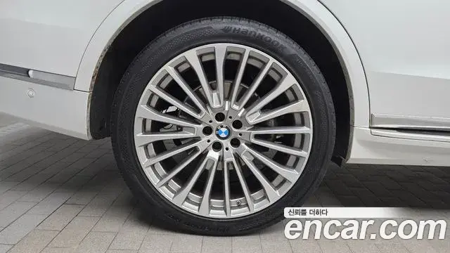 BMW X7 2021 — Photo 24/34