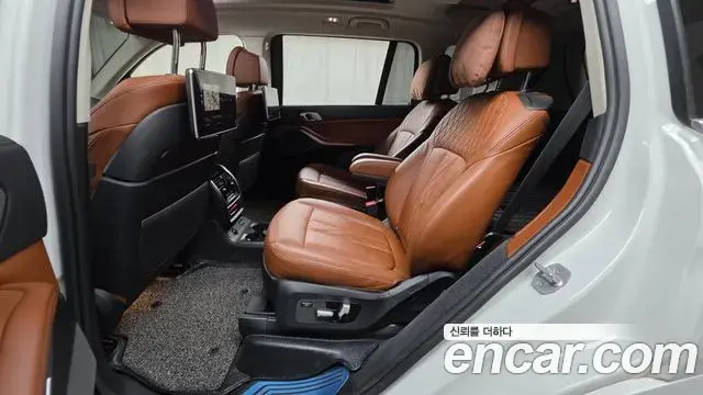 BMW X7 2021 — Photo 26/34