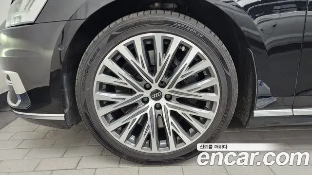 Audi A8 2021 — ფოტო 14/20