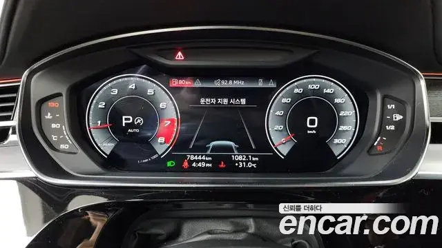 Audi A8 2021 — ფოტო 17/20