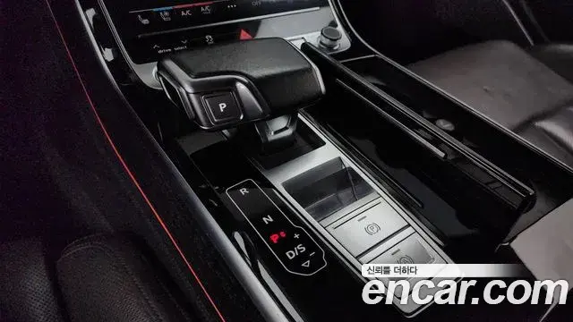 Audi A8 2021 — ფოტო 12/20