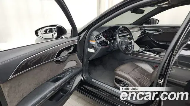 Audi A8 2021 — ფოტო 19/20