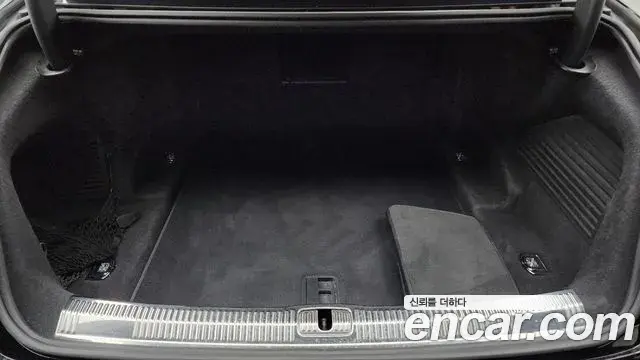 Audi A8 2021 — ფოტო 13/20