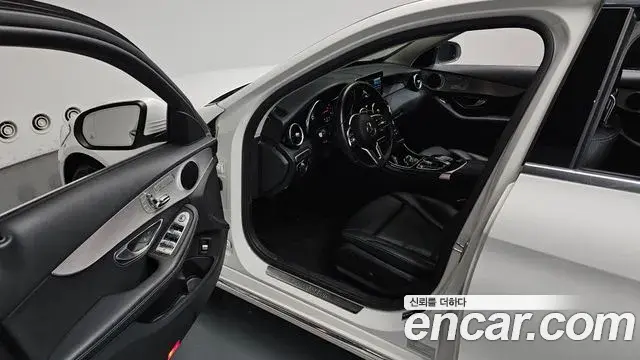 Mercedes-Benz C-Class 2020 — Şəkil 12/34