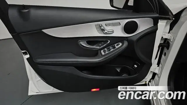 Mercedes-Benz C-Class 2020 — Şəkil 26/34
