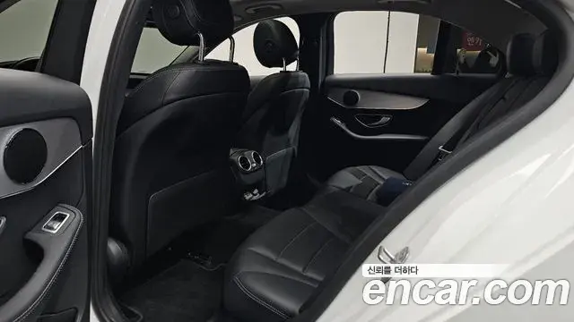 Mercedes-Benz C-Class 2020 — Şəkil 31/34