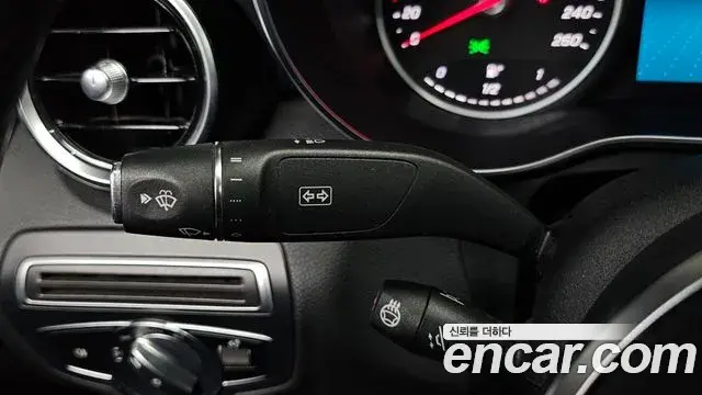 Mercedes-Benz C-Class 2020 — Şəkil 32/34