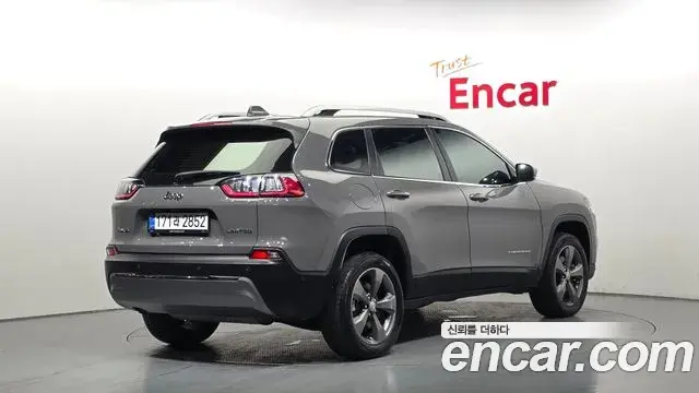 Jeep Cherokee 2021 — ფოტო 31/32