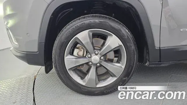 Jeep Cherokee 2021 — ფოტო 32/32