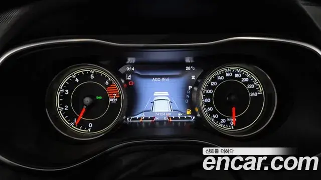 Jeep Cherokee 2021 — ფოტო 15/32