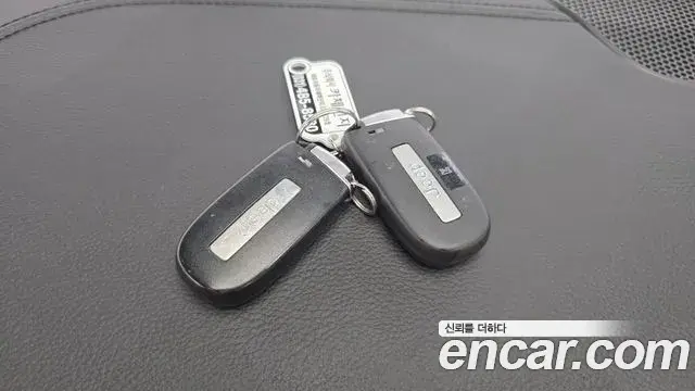 Jeep Cherokee 2021 — ფოტო 29/32
