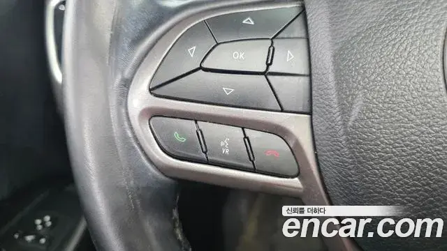 Jeep Cherokee 2021 — ფოტო 11/32