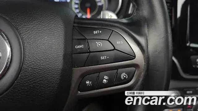 Jeep Cherokee 2021 — ფოტო 30/32