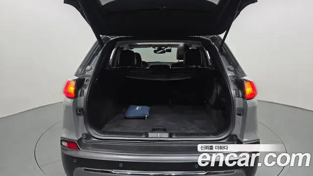 Jeep Cherokee 2021 — ფოტო 4/32