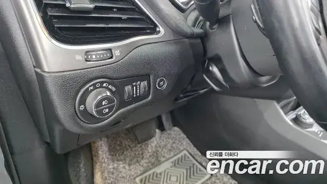 Jeep Cherokee 2021 — ფოტო 23/32