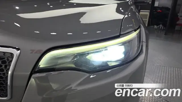 Jeep Cherokee 2021 — ფოტო 22/32