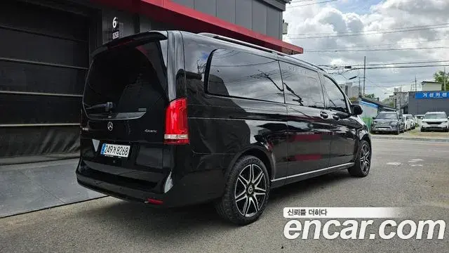 Mercedes-Benz V-Class 2023 — Фото 2/20