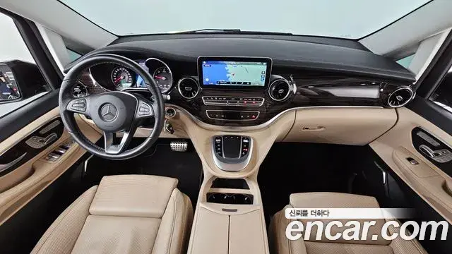 Mercedes-Benz V-Class 2023 — Фото 7/20