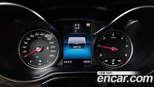 Mercedes-Benz V-Class 2023 — Фото 8/20