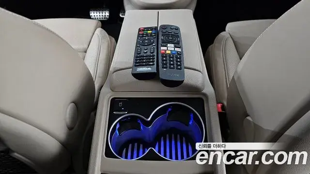Mercedes-Benz V-Class 2023 — Фото 16/20
