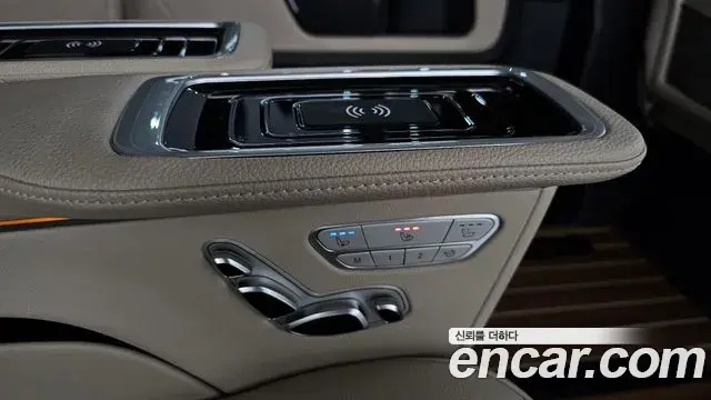 Mercedes-Benz V-Class 2023 — Фото 17/20